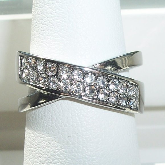 Jewelry - STAINLESS STEEL Top Grade Crystal Crossover Ring